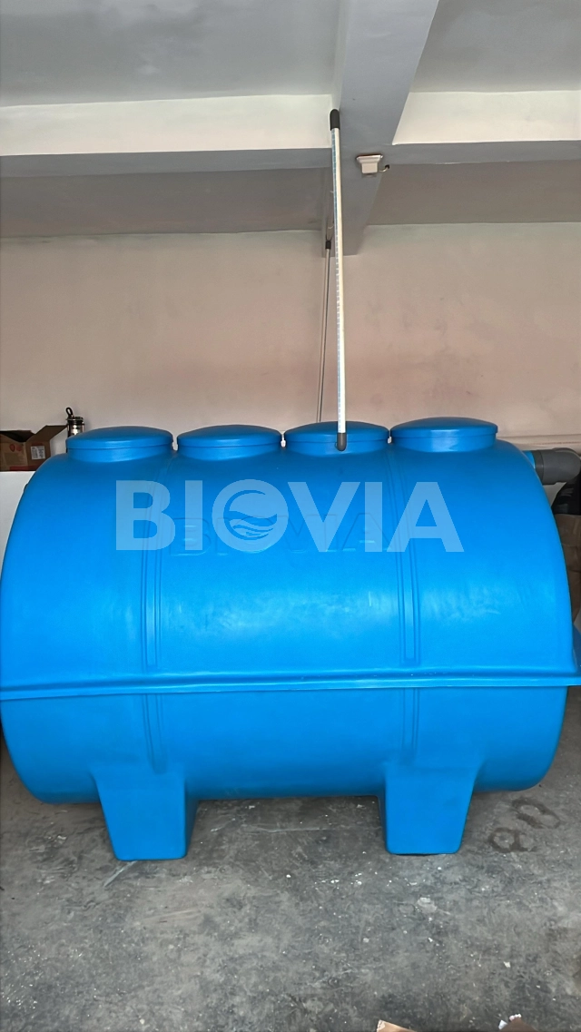 Proses instalasi Biotank BIOVIA di proyek gedung komersial menggunakan material fiberglass berkualitas tinggi